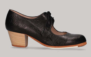 Zapato de baile flamenco profesional de piel repujada negro con cordones