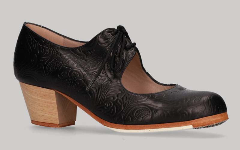 Zapato de baile flamenco profesional de piel repujada negro con cordones