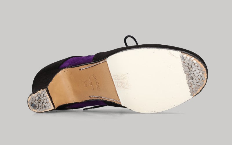 Chaussure de danse flamenco professionnelle en daim noir et bordure en daim violet