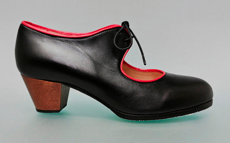 Professional black leather flamenco dance shoe with laces
