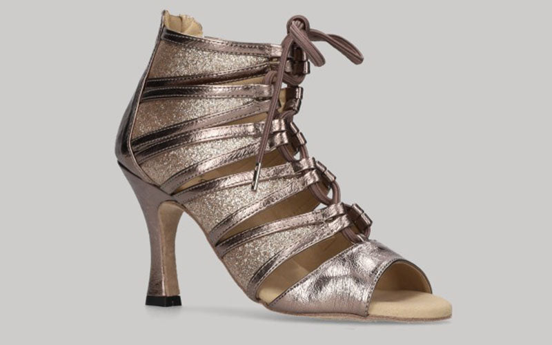 Zapato tipo botín para baile de salón platino calado con cierre cremallera en el talón