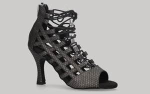 Zapato tipo botín para baile de salón gris antracita calado con cierre cremallera en el talón y cordón elástico