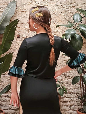 Cardigan en tricot de soie noir à manches volantées et pois verts