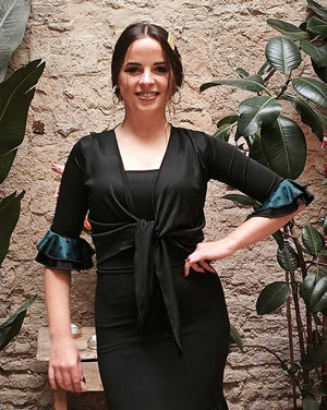 Cardigan en tricot de soie noir à manches volantées et pois verts