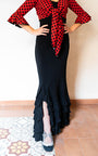 Falda flamenco negra con cinco volantes y apertura lateral