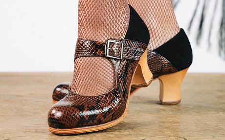 Zapato de baile flamenco profesional fantasía serpiente marrón y ante negro con hebilla