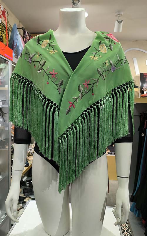 Mantoncillo verde manzana bordado con flores multicolor y rosas 140 cm.