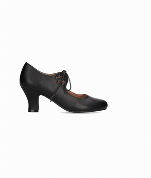 Black flamenco shoe in nappa leather with laces
