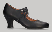 Black flamenco shoe in nappa leather with laces