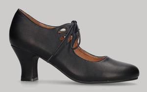 Black flamenco shoe in nappa leather with laces