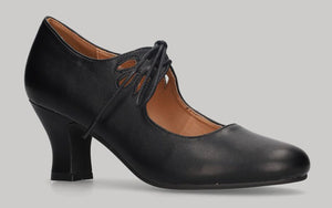 Black flamenco shoe in nappa leather with laces