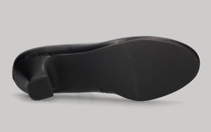 Black flamenco shoe in nappa leather with laces