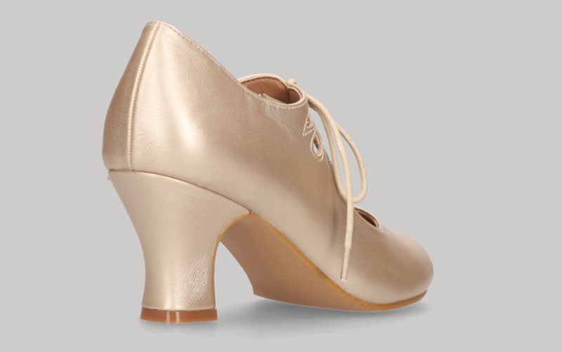 Flamenco shoe in platinum nappa leather with laces