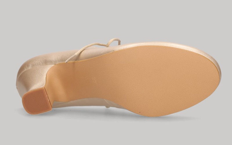 Flamenco shoe in platinum nappa leather with laces