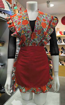 Conjunto delantal y mantoncillo flamenco rojo y con estampado de flores de colores