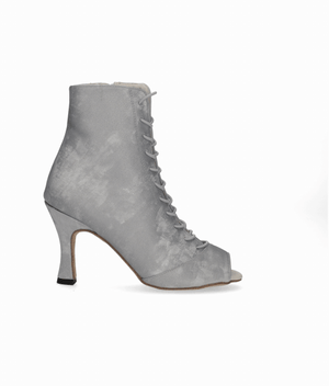 Zapato tipo botín para baile de salón de raso gris plata con cordones y cierre lateral con cremallera