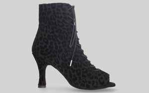 Zapato tipo botín para baile de salón en fantasía leopardo negro con cordones y cierre lateral con cremallera