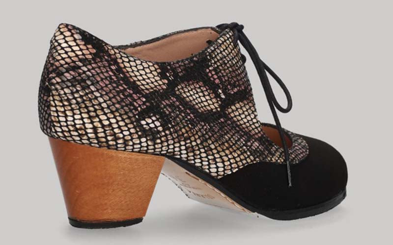 Zapato de baile flamenco profesional  combinado en ante negro y piel fantasía serpiente con cordones