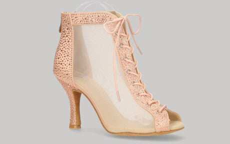 Zapato tipo botín para baile de salón color champán con cordones y pedrería de cristal en pala y talón