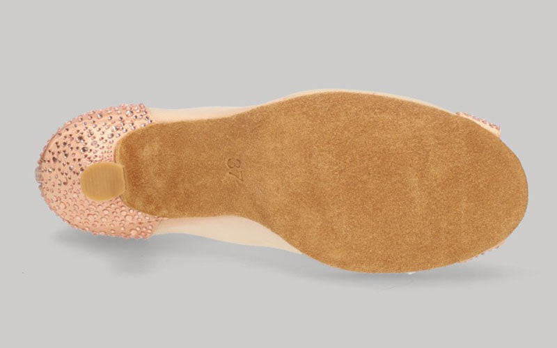 Zapato tipo botín para baile de salón color champán con cordones y pedrería de cristal en pala y talón