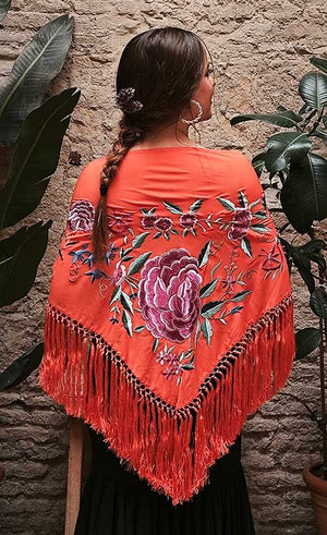 Châle orange brodé de fleurs et de roses colorées