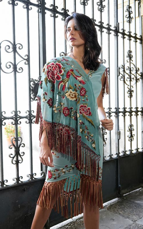 Vestido Flamenco verde agua de algodón y lycra bordado con escote en v y flecos