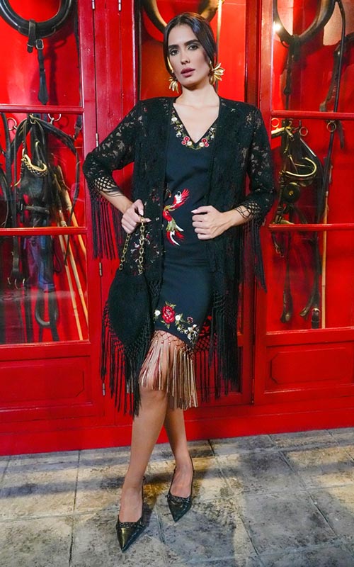 Chaqueta Saeta negro de encaje terminada en flecos enrejados