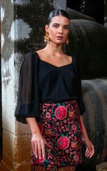 Top Destino de gasa negro liso