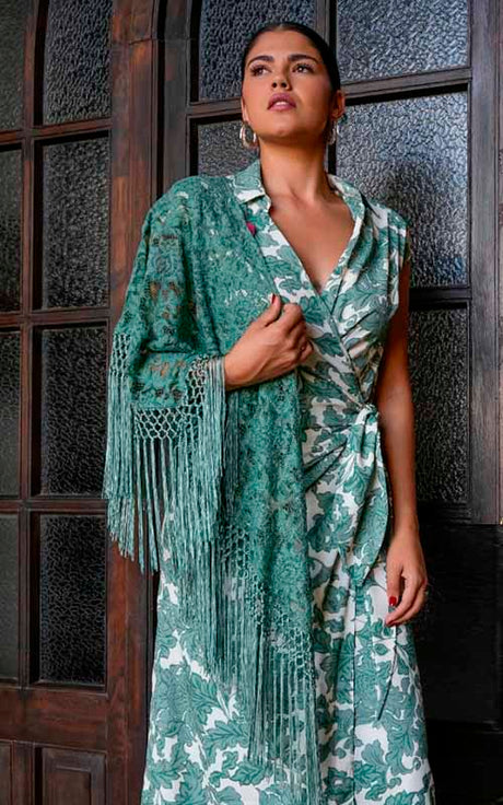 Mantón  Saeta de encaje color verde agua con flecos