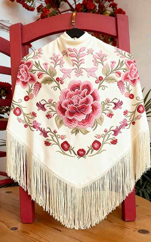 Mantón Suspiro beige bordados de flores sutil en tonos rojo, coral y rosa con flecos al tono