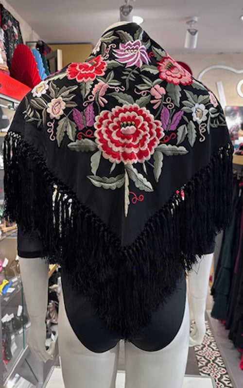 Mantoncillo negro bordado con flores multicolor y rosas 140 cm.