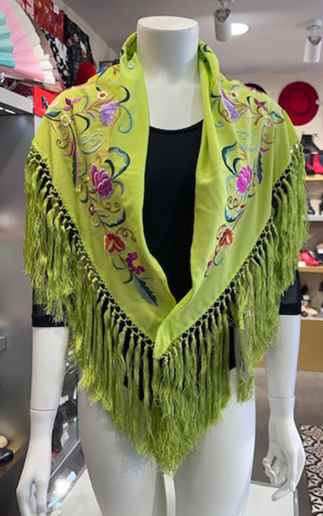 Mantoncillo verde lima bordado con flores multicolor y rosas 140 cm.