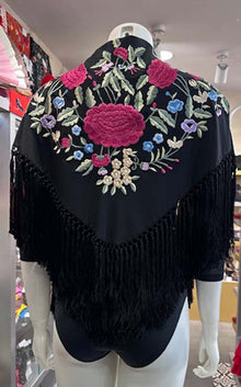 Mantoncillo negro bordado con flores multicolor y rosas color fresoón 140 cm.