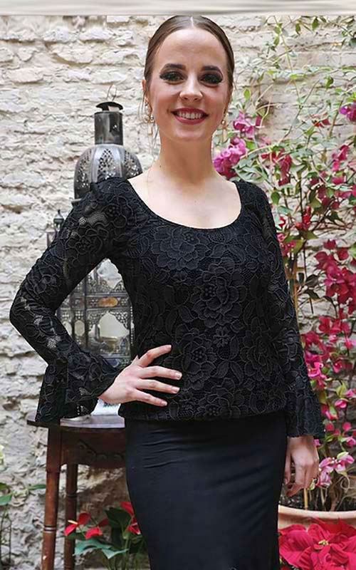 Top flamenco de encaje negro con manga larga y volante