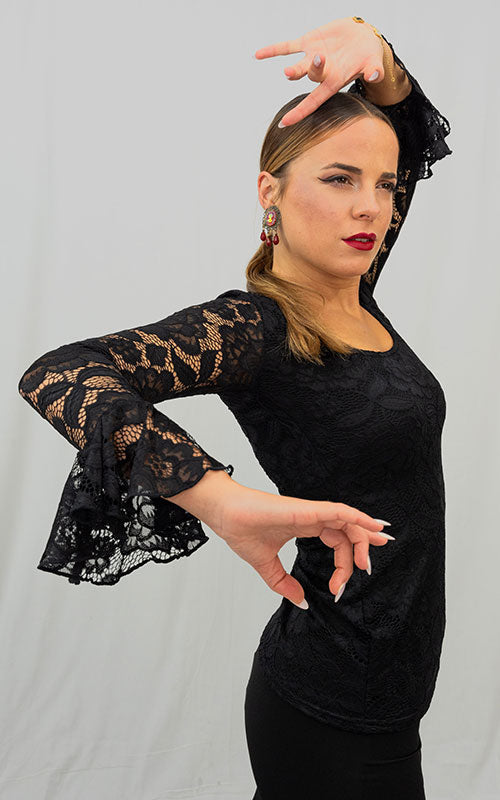 Top flamenco de encaje negro con manga larga y volante
