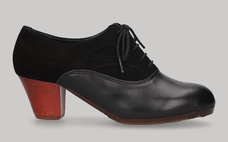 Zapato de baile flamenco profesional combinado en piel y ante negro con cordones