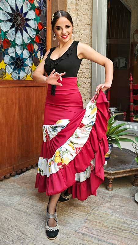 Jupe flamenco grenat combinée à du crêpe imprimé