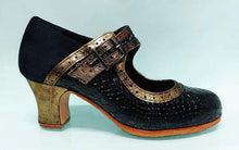 Zapato de baile flamenco profesional charol coco con ante negro y fantasía oro