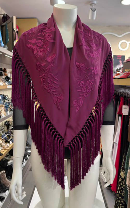 Mantoncillo color purpura bordado con flores y rosas al tono 140 cm.