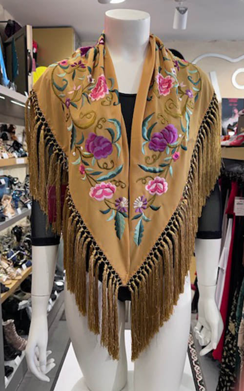 Mantoncillo color ocre bordado con flores y rosas  multicolor 140 cm.