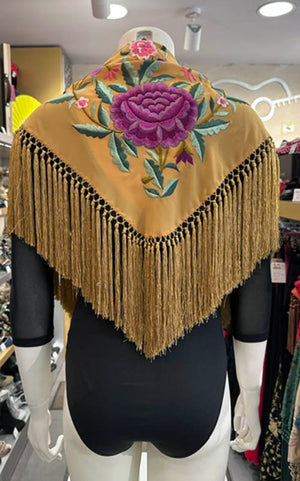 Mantoncillo color ocre bordado con flores y rosas  multicolor 140 cm.
