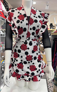 Conjunto delantal y mantoncillo  flamenco blanco con lunares negros y flores rojas