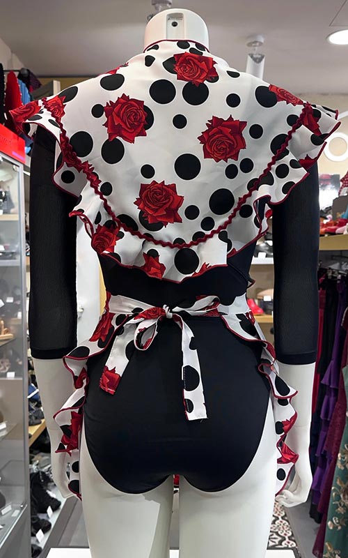 Conjunto delantal y mantoncillo  flamenco blanco con lunares negros y flores rojas