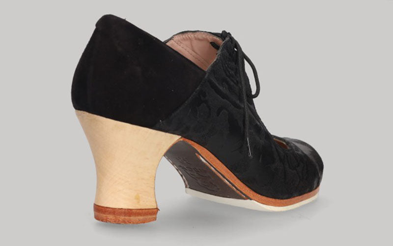 Zapato de baile flamenco profesional combinado en piel repujada negro y ante negro