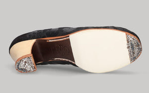 Zapato de baile flamenco profesional combinado en piel repujada negro y ante negro