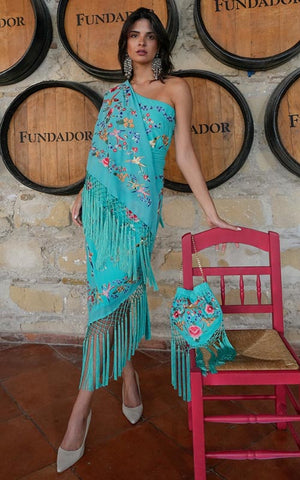 Mantón Dalia verde agua bordados de flores sutil de colores y con flecos al tono