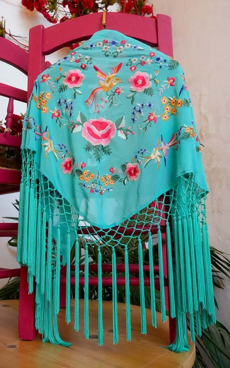 Mantón Dalia verde agua bordados de flores sutil de colores y con flecos al tono
