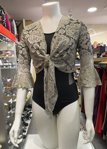 Cárdigan flamenco de encaje color gris perla