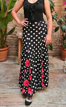 Jupe de flamenco noire à imprimé pois et godets de fleurs rouges avec beaucoup d'évasement