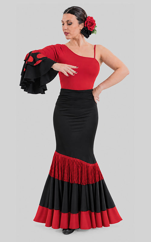Falda flamenco negra con volante diagonal de flecos rojo y volante rojo en el bajo